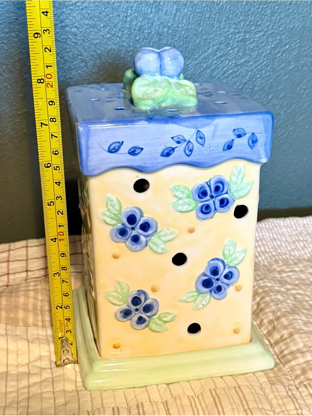 Ceramic Floral Lantern in Cream & Lavender